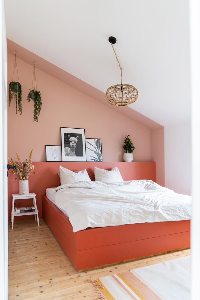 roze slaapkamer met geschilderd vak wieke wieke ontwerpt