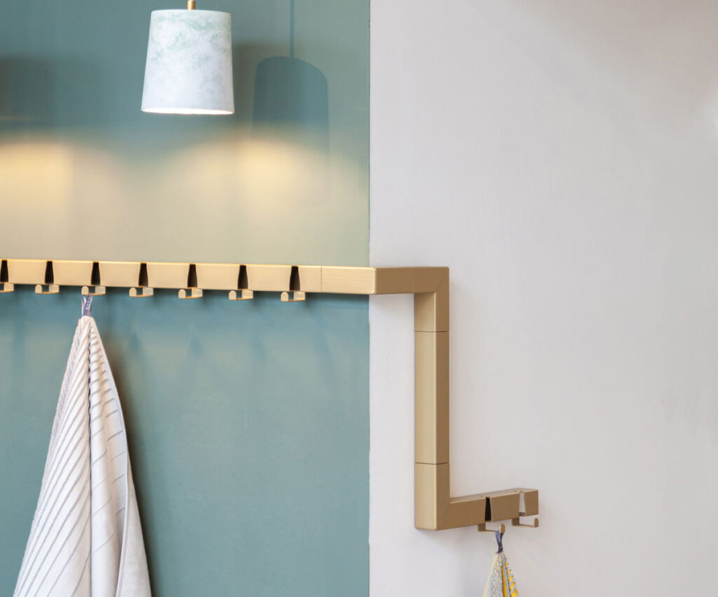 Coatrack by the Meter van Vij5 design kapstokken