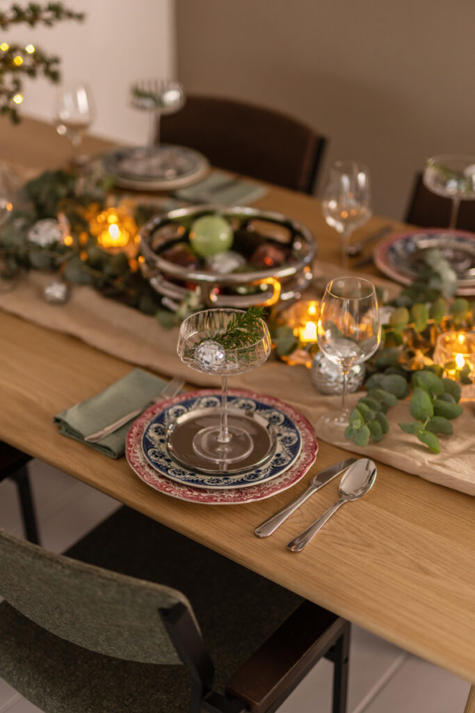 kersttafel 2024 met vintage servies