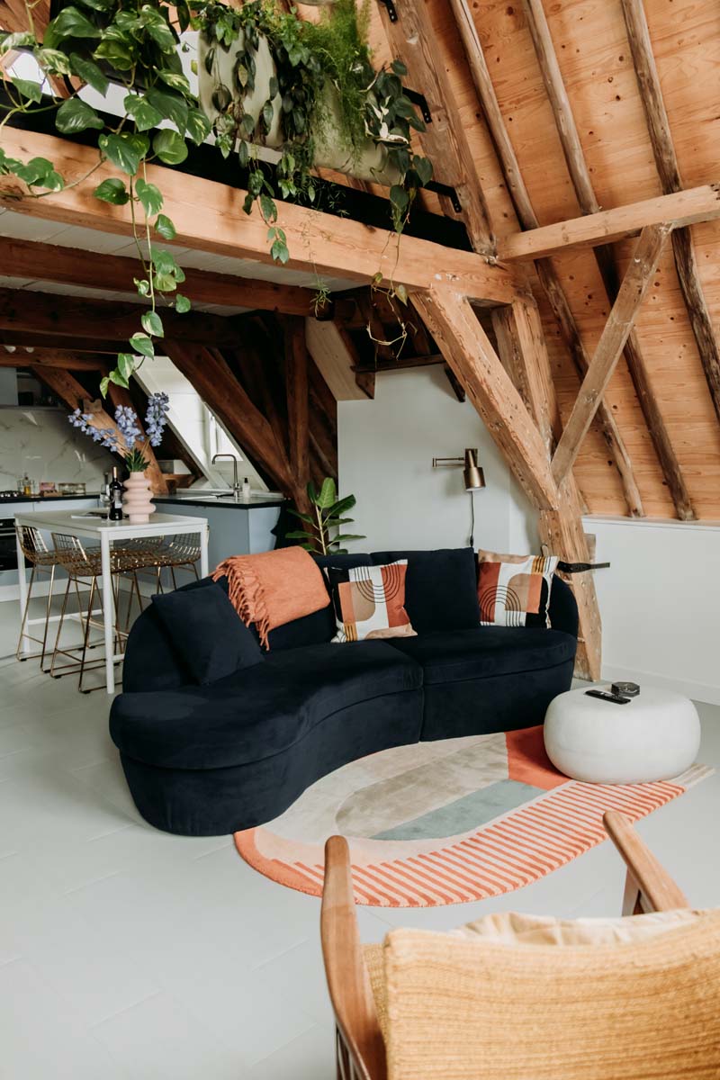 Stijlvol overnachten in Zeeland in deze Middelburgse loft met prachtige lounge hoek