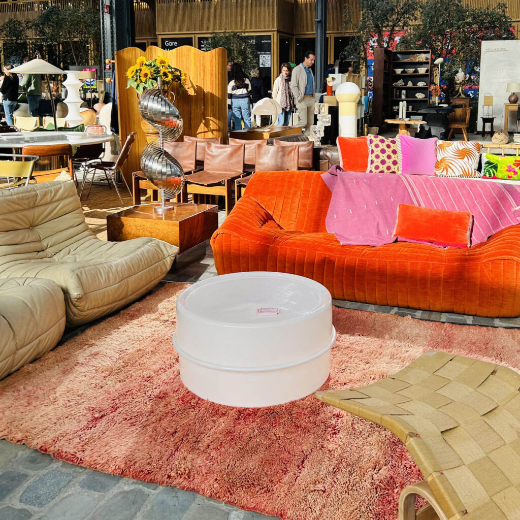 Brussels Design Market kleurrijk interieur vol met vintage meubels