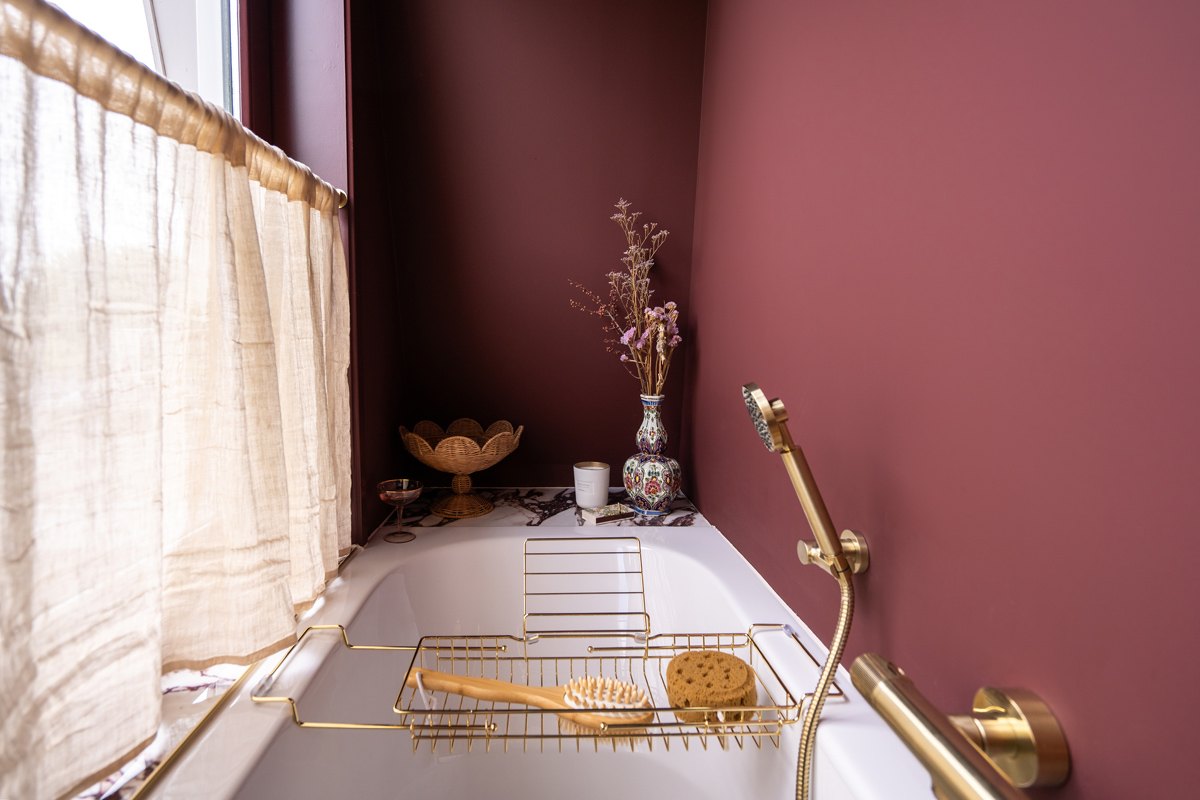 Merlot Marble badkamercollectie The Home Style Club x Brugman - Badkamer inspiratie met messing en bordeauxrood enchanting eggplant histor