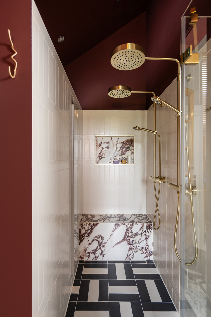 Dubbele douche Ben Sanitair Engraved Line messing regendouche kranen met marmer