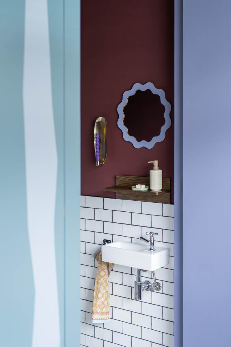 Roy toilet Violet verbena