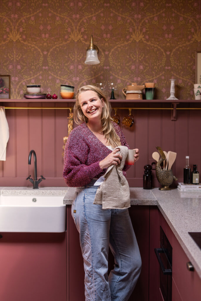 Debbie in de keuken van haar B&B