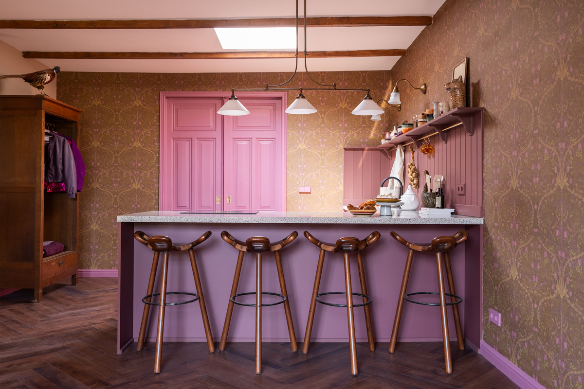 Modern landelijke keuken in de B&B van Debbie met vintage details