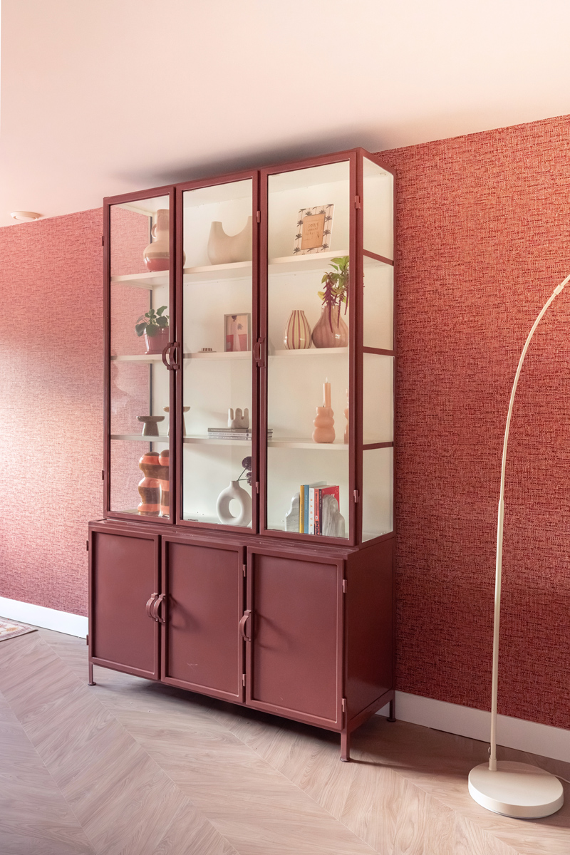 Vitrinekast van Bright Living, de eyecatcher van de make-over van Cindy 