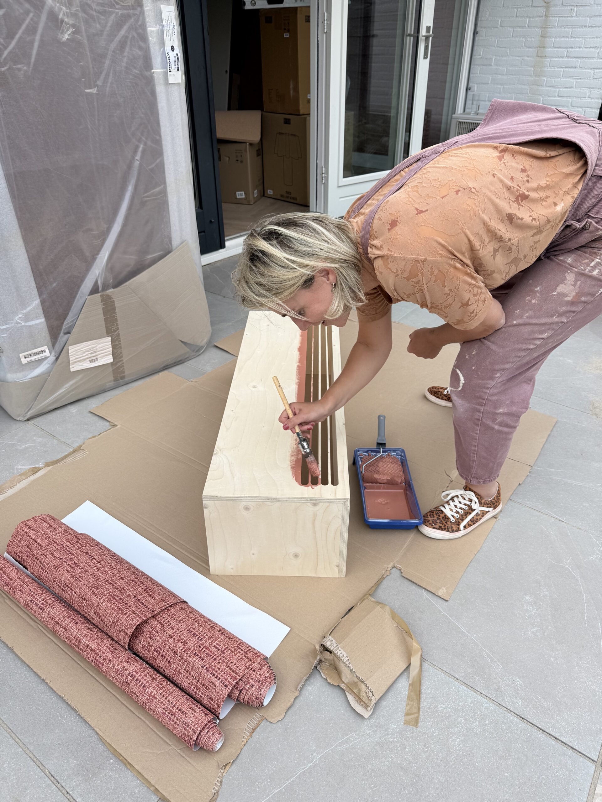 DIY airco ombouw: verven van het rooster van de ombouw
