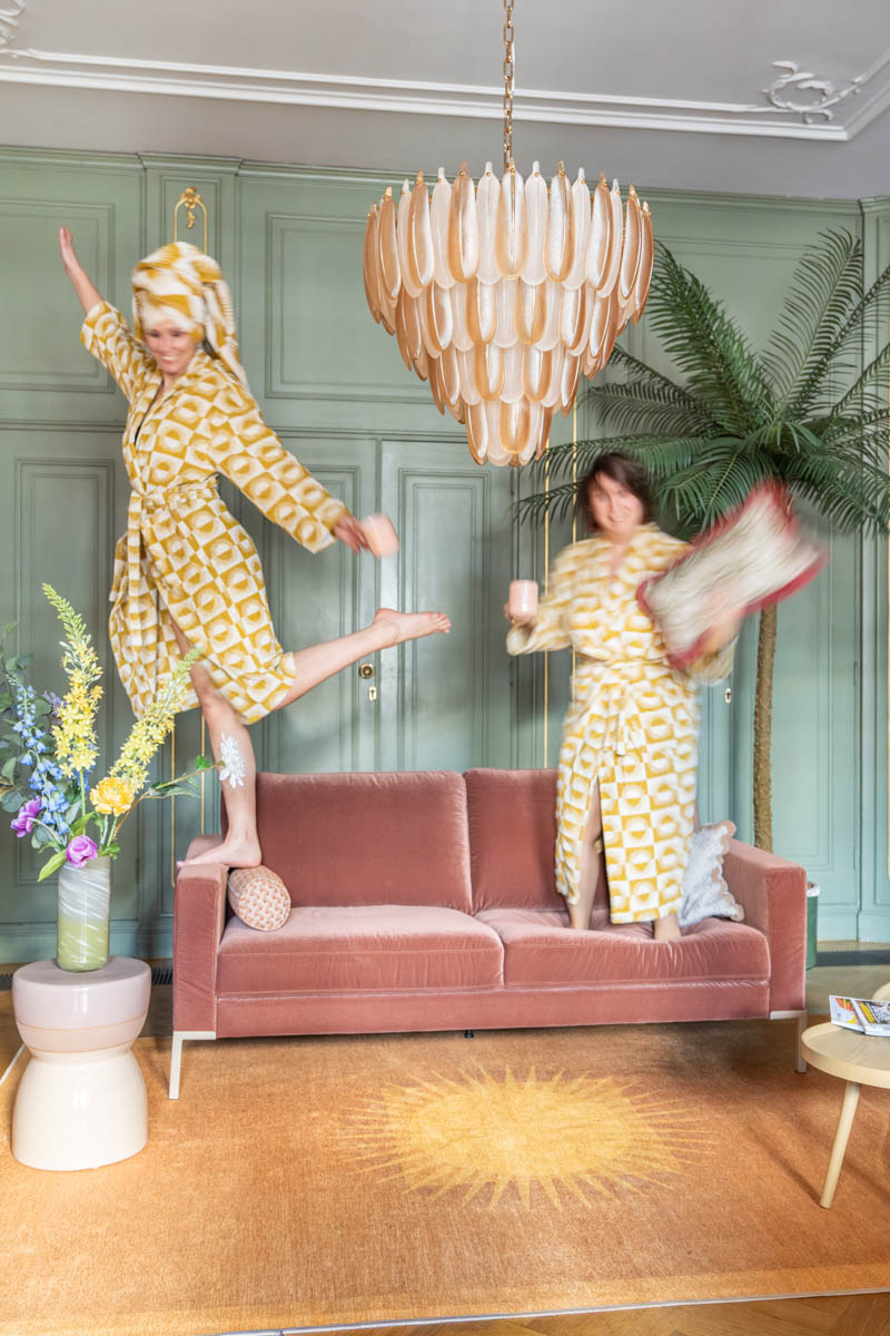 The Home Style Club kantoor met Sofie en Nancy en Senso Prominent bank. Ruggable vloerkleed met zon