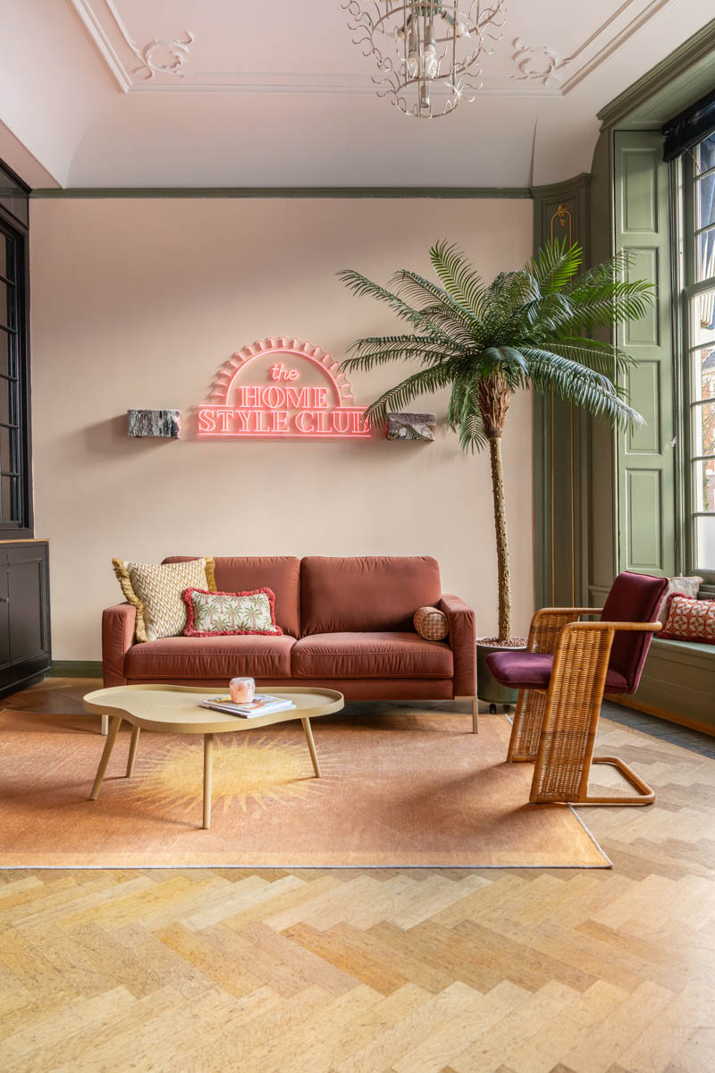 The Home Style Club kantoor met Senso bank van Prominent en palmboom