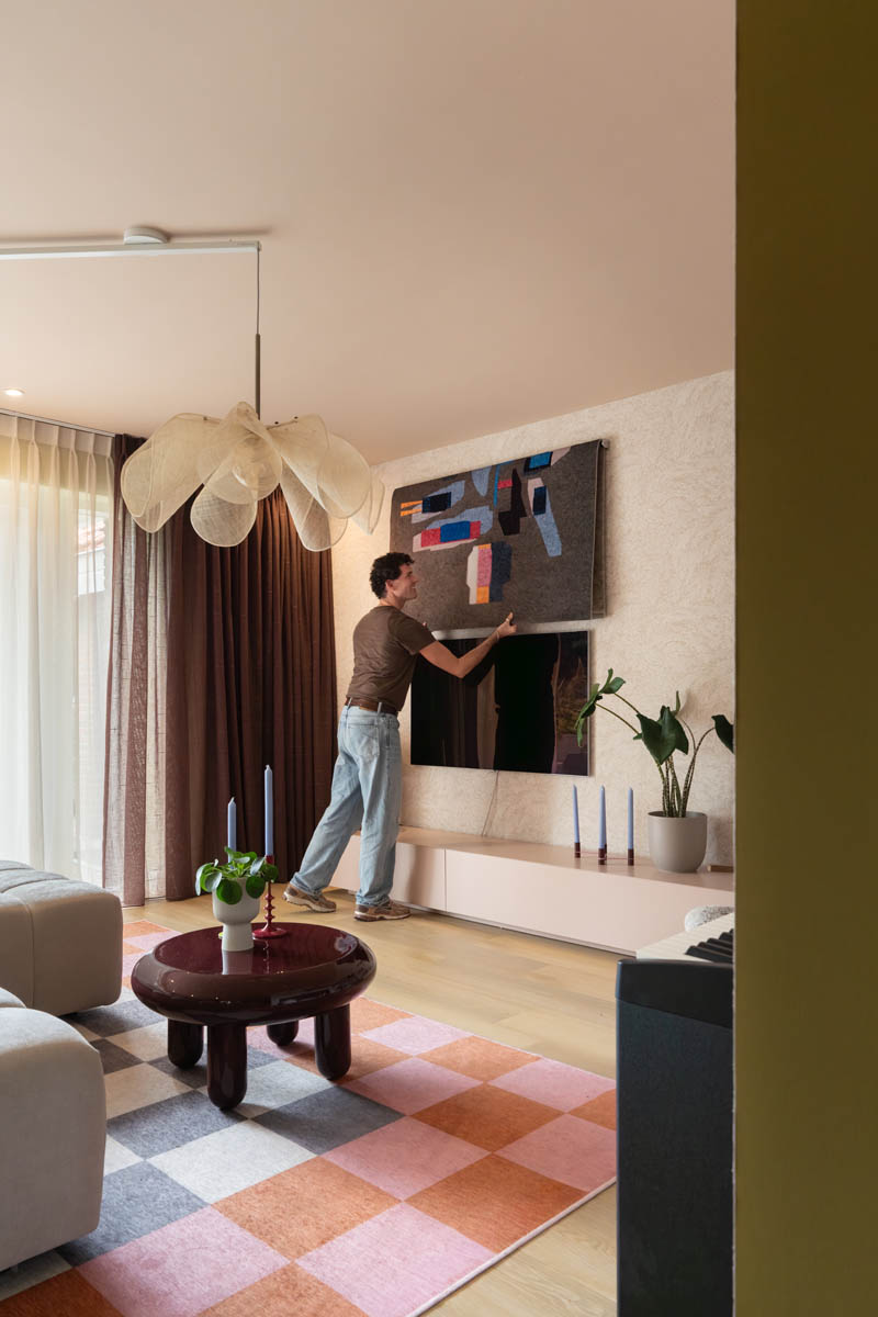 laat je tv verdwijnen met een Woel kunstwerk