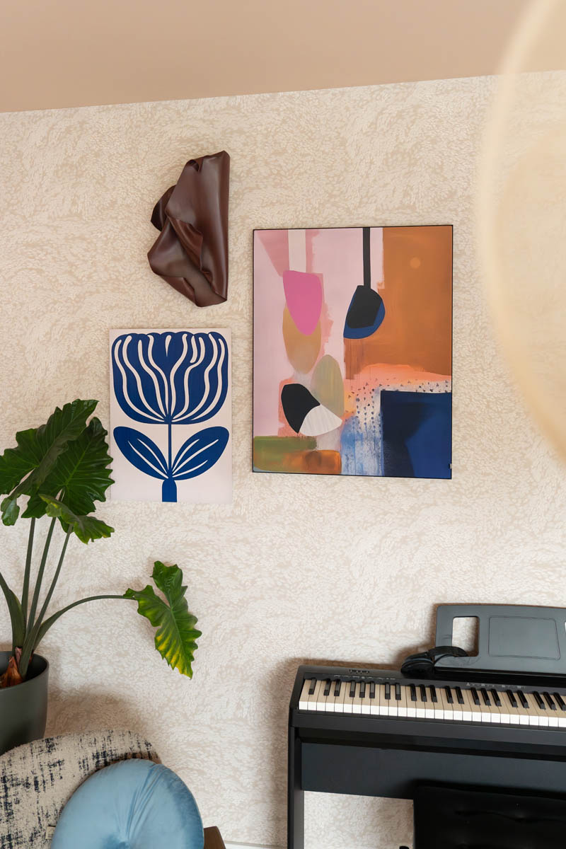 organisch kunstwerk in de kleurrijke make-over van Roy.