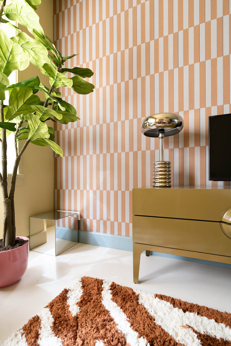 Make-over Laura bij Mariëlle met spiegel bijzettafel DIY